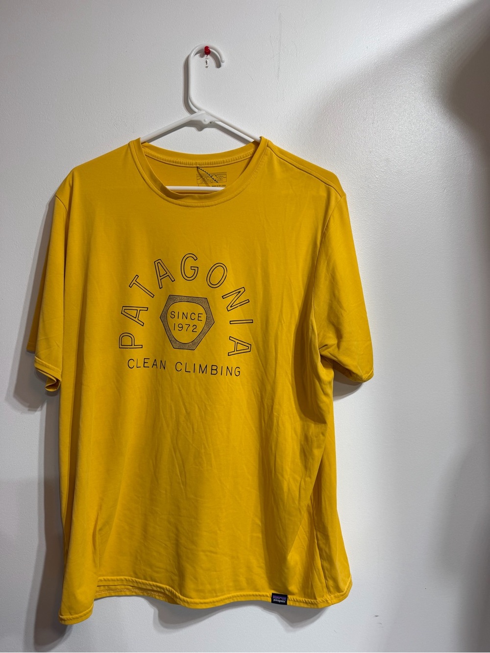 Patagonia Clean Climbing Since 1972 Yellow Graphic T-Shirt Size Large